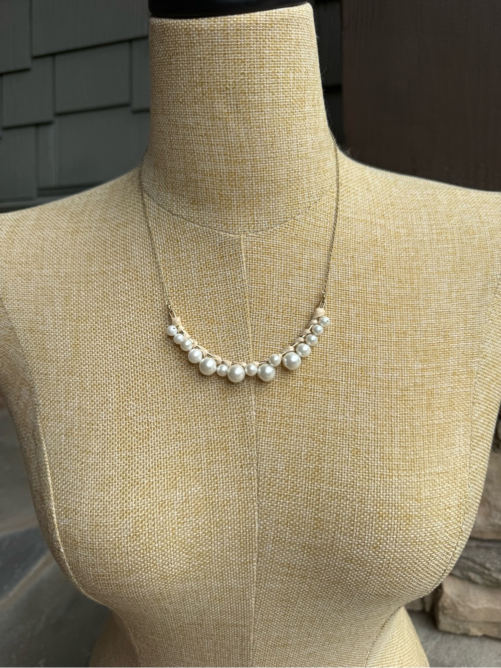 New🌟Anthropologie- Delicate Pearl Bar Necklace in White and Gold
